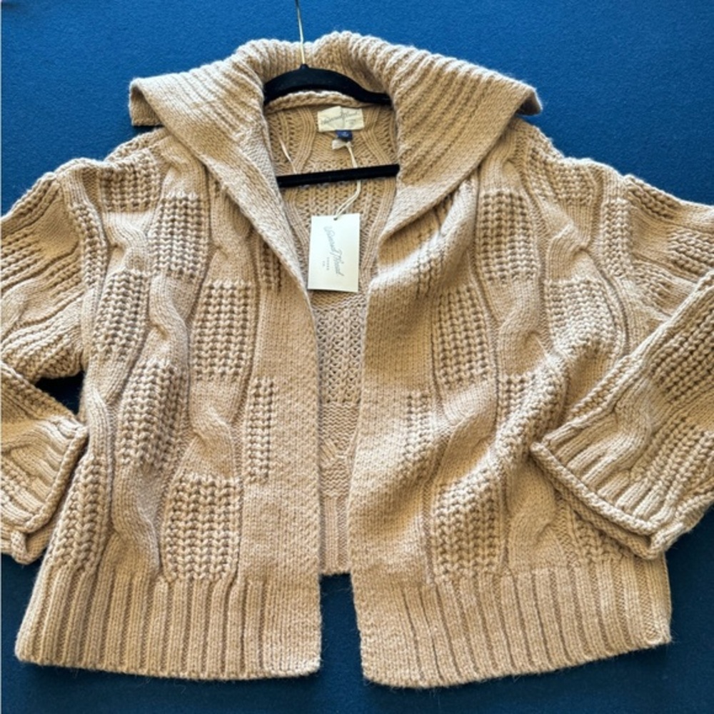 GORGEOUS cardi in this season hottest neutral 🔥zoom in for all the details…..